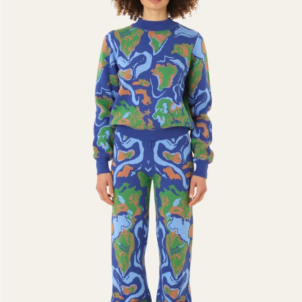Jacquard knitted sweatshirt in a relaxed fit
With pant XL.   US10 EU42